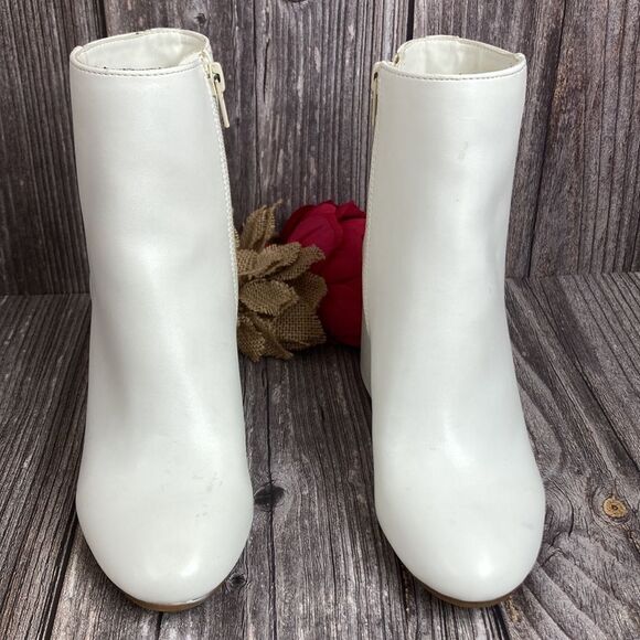 BAR III Gatlin White Block-Heel Booties 5M - Picture 2 of 15